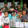 TNI Bantu Buku Tulis Untuk Siswa MI Al-Ma’arif Sota 